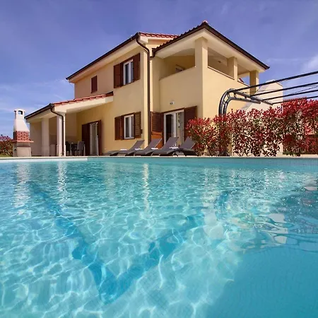 Complex Of 2 Banjole-olivia With 2 Private Pools For Up To 20 Persons Only 200m From The - Wiibuk Vila *