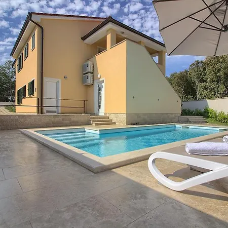 Vila Complex Of 2 Banjole-olivia With 2 Private Pools For Up To 20 Persons Only 200m From The - Wiibuk Banjole