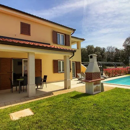 Complex Of 2 Banjole-olivia With 2 Private Pools For Up To 20 Persons Only 200m From The - Wiibuk Вилла Банджоле