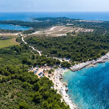 Vila Complex Of 2 Banjole-olivia With 2 Private Pools For Up To 20 Persons Only 200m From The - Wiibuk