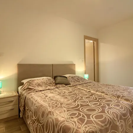 Olivia Villas: Beachfront Complex With Private Pools * Banjole