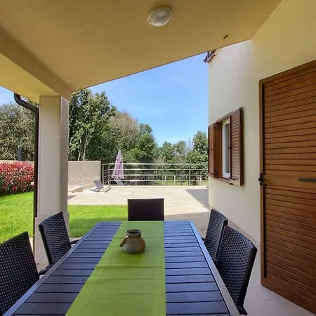 Complex Of 2 Banjole-olivia With 2 Private Pools For Up To 20 Persons Only 200m From The - Wiibuk Vila