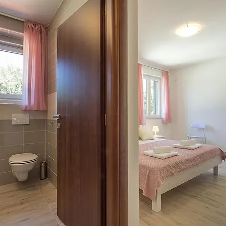 Olivia Villas: Beachfront Complex With Private Pools Villa Banjole