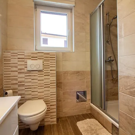 Vila Complex Of 2 Banjole-olivia With 2 Private Pools For Up To 20 Persons Only 200m From The - Wiibuk
